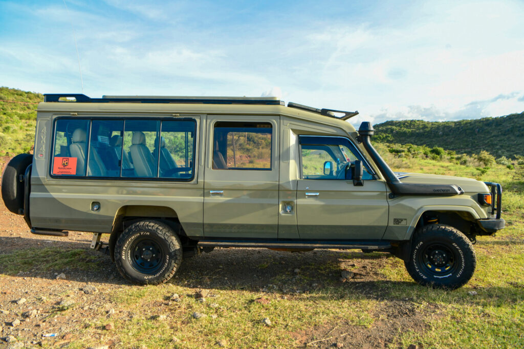safari jeep from Meektrails Safaris